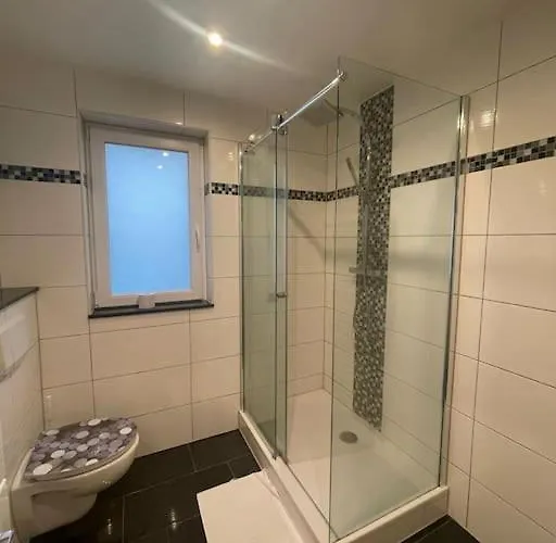 Schoene Anliegerwohnung Apartmán *