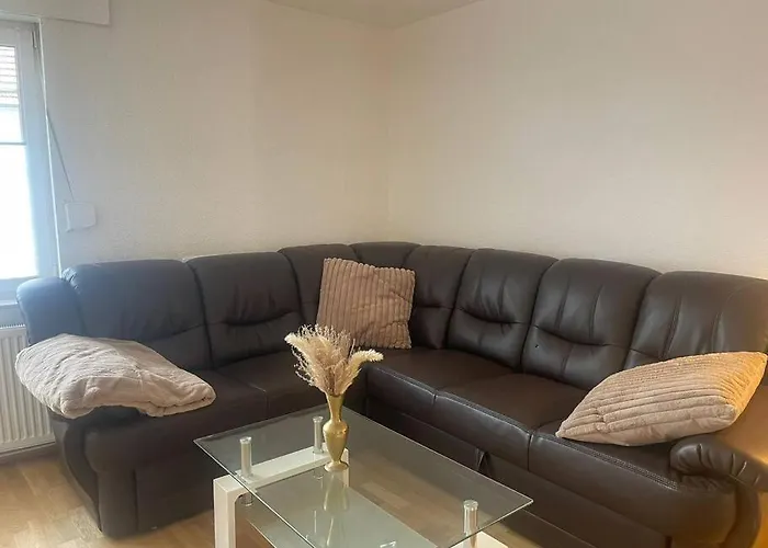 Schoene Anliegerwohnung Apartmán *